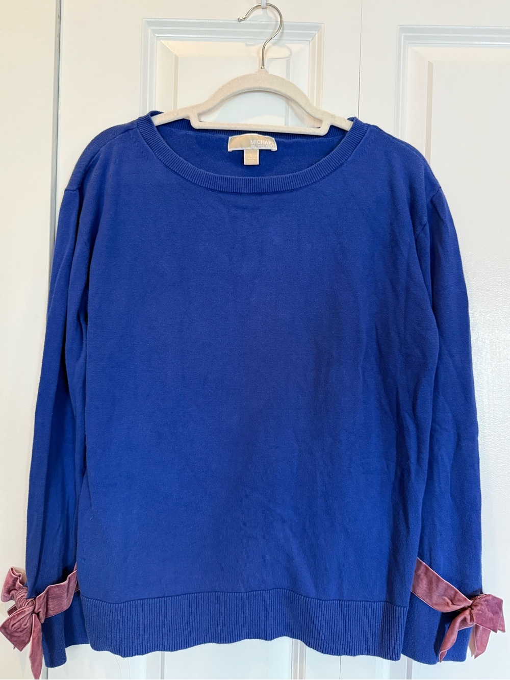 Michael Kors delicate women’s Blue Sweater with Pink Suede Bow Cuffs details
